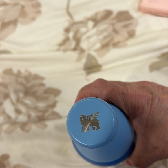 Stanley Blue Slim Bottle 20 oz - Picture 5 of 6